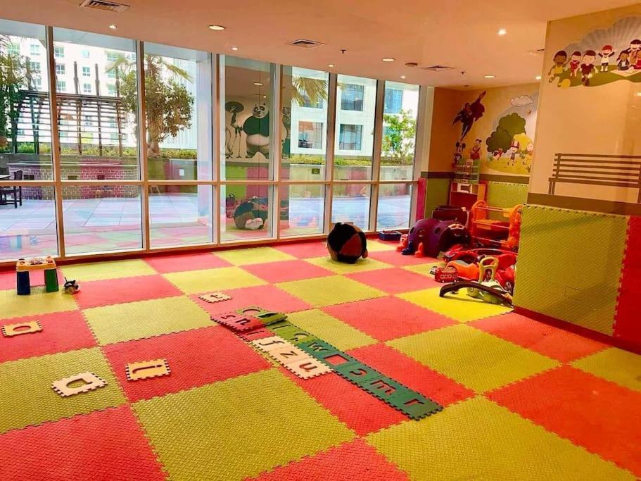 Marina View With Pool, Gym, Tennis Court, 5 Mins To Appartement