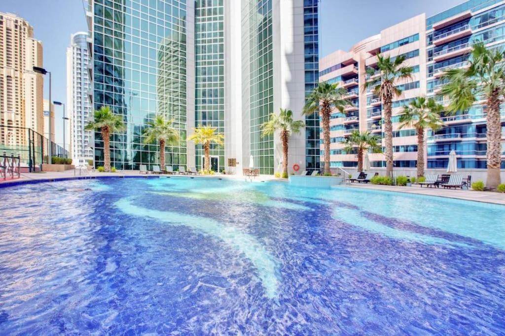 Appartement Marina View With Pool, Gym, Tennis Court, 5 Mins To